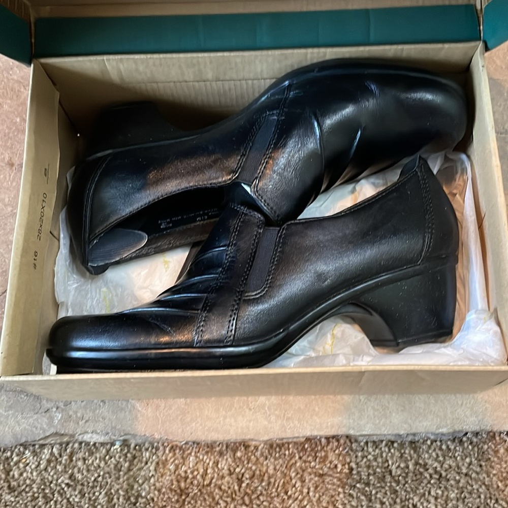 Nib Clarks Black Leather Block Heel Size 8.5m - image 2